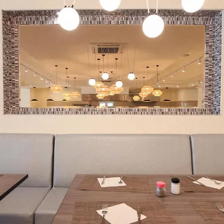Delfinia Hotell 4*