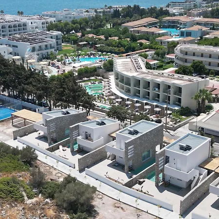 Hotell Delfinia 4*